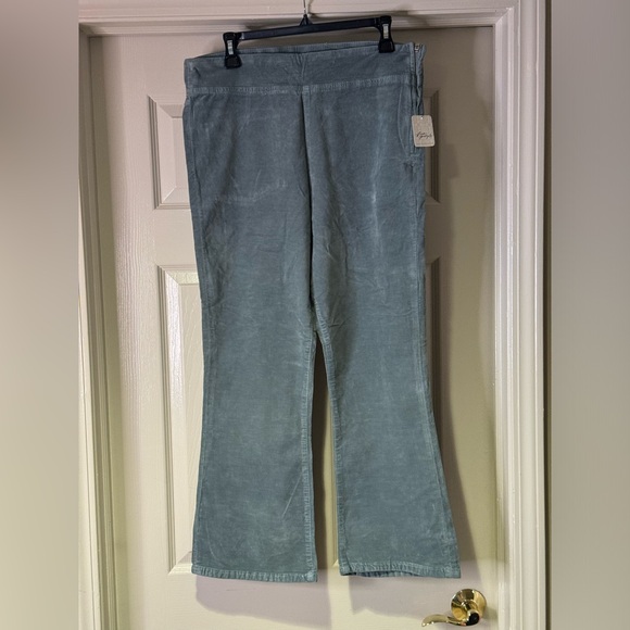 NWT Free People In My Feelings Velvet Crop Slim Flare Pants in Steel Sea. Large - Picture 5 of 8